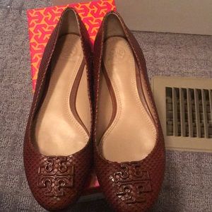 Like new Tory Burch Powder Coates Melinda Flat